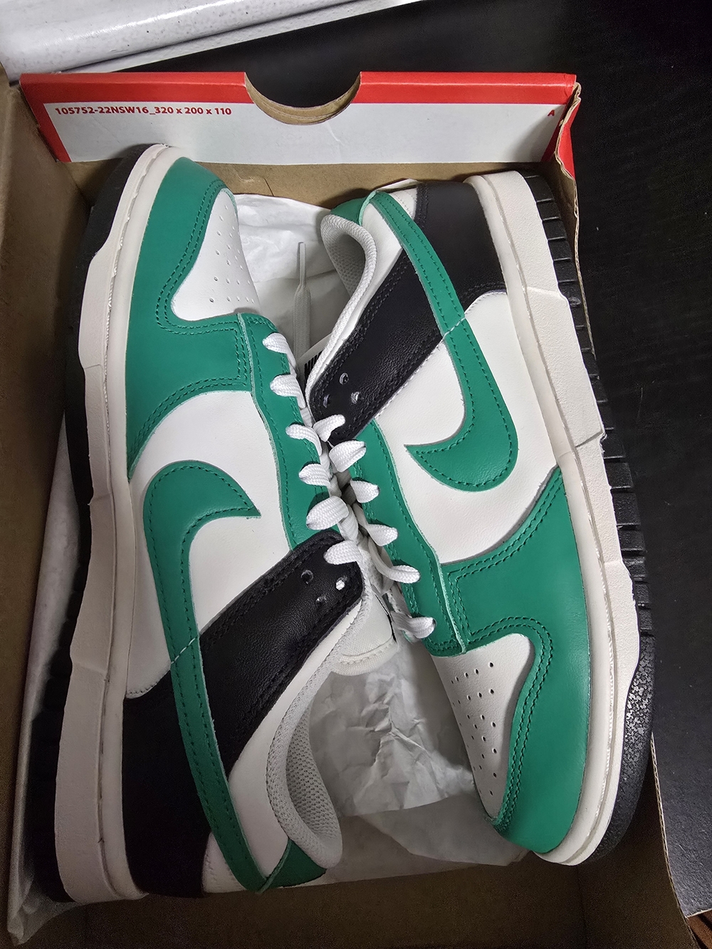 Nike Men's Green White Black Low-Top Dunk-Style Sneakers